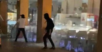 איניתיפאדת הצעירים: תושב בני ברק נאשם בוונדליזם במאפייה בטיילת בת-ים