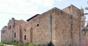 שבעה יהודים נעצרו בחשד ללינץ' במתפלל במסגד בהרצליה