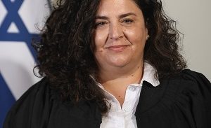עבריין מוכר נעצר בחשד שתקף וסחט באיומים יצאנית בדרום ת"א