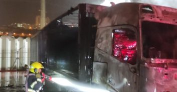 חיפה: שתי משאיות הוצתו בחניון לילה בצ'ק פוסט