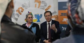 בתי משפט הסתייגו מתלונות האשה שהרשימה את הנשיא במקלט נשים