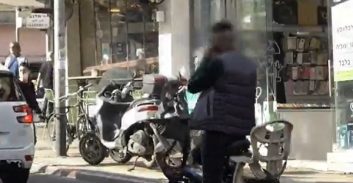 פוסטה TV: מבצע דוחות נגד רוכבי דו גלגליים חשמליים בתל אביב