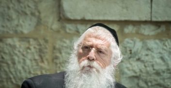 שני חשודים נעצרו בחשד לתקיפת חבר הכנסת מאיר פרוש