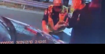 שוטר לנהג חשוד: "יש לך מזל שאני על מדים, לך תעשה ברכת הגומל"