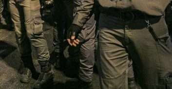 המשטרה תפצה קטין שהוכה בהפגנה שיצאה מבית השר לשעבר אוחנה