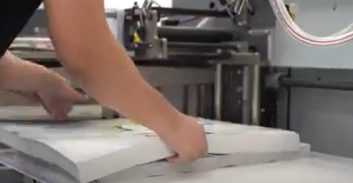 מנכ"ל חברת הדפוס "אי פרינט" שקרסה מבקש הרמת מסך על בעלי המניות