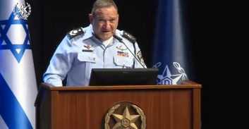 המפכ"ל עונה לאיימן עודה, מפקד מחוז ירושלים בסעודת איפטר
