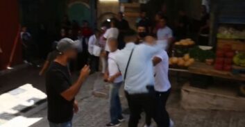 שוטר תועד מכה צעיר במבצע "שומר חומות" אך זוכה מאשמה