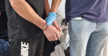 קטינים חשודים בזיוף ומכירת כרטיסים לפסטיבלים שוחררו כדי שיוכלו ללמוד לבגרויות