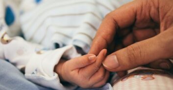 העוברים באסותא: ערעור הורי התינוקת נדחה, מטופלות נוספות יבצעו בדיקה גנטית