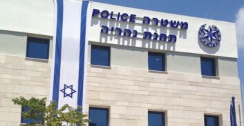 מחדל? חשוד בניסיון דקירה בנהריה הוחזק באותו תא מעצר עם הקורבן