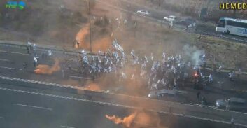 ביקורת בית משפט על מעצר משליכי אבוקות בהפגנה ברעננה