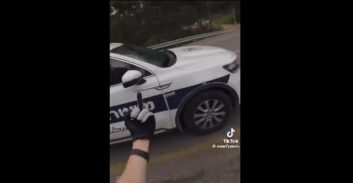 כתב-אישום נגד אופנוען שעשה "אצבע משולשת" לשוטרת והפליל את עצמו בטיק-טוק
