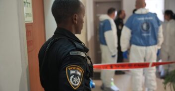 כרת את הראש של אביו ונעצר כשניסה לרצוח גם את אמו
