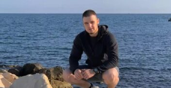 דקר למוות את הוריו וזוכה מרצח בשל אי שפיות זמנית