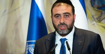 הבחירות לרשויות המקומיות יידחו בשלושה חודשים
