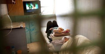 כלואות בנווה תרצה: בומים מסביב ולא מכניסים אותנו למרחב מוגן