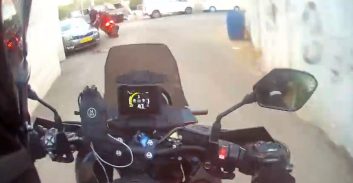 צפו בסרטון: מרדף אופנועים בסמטאות פרדס דכה ביפו