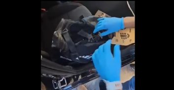 צפו: תפיסת רובה M16 ומחסניות ברכב של צעיר מסכנין