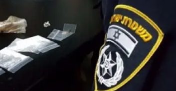 שני מוכרים למשטרה מיפו חשודים בהחזקת כ-200 גרם קריסטל וסחר בסמים