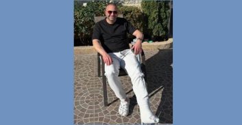 שבר רגל: עו"ד ג'וליאן חדאד על חופשה כפויה בשיא פעילות המשרד