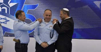 מפקד להב 433 ניצב מני בנימין הוא הקצין החשוד בהפרת אמונים