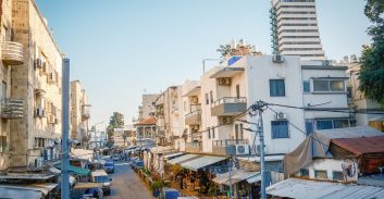 חיפה: נעצר חשוד שתקף פקח בשוק תלפיות ושבר לו את האף