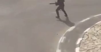 חשד: חבר מועצה בנגב נופף במסור חשמלי במהלך קטטה המונית באופקים