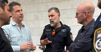 שוב: הצתה וונדליזם בגלידריה ומסעדה במרכז מסחרי בהרצליה