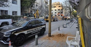 עיריית ת"א-יפו סוללת מחדש כביש שניזוק מפגיעת טיל איראני