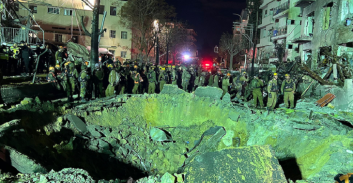 סכנת-חיים: העירייה לא אפשרה לדיירי הבניין שנפגע במלחמה לפנות חפצים אישיים