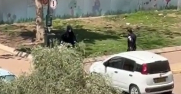אישום: צעיר בן 20 ירה על רכב וחנות בגדים בבאר יעקב