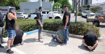 חשד: ניסו לשלם כדי להתחמק מעבודות שירות – ונעצרו